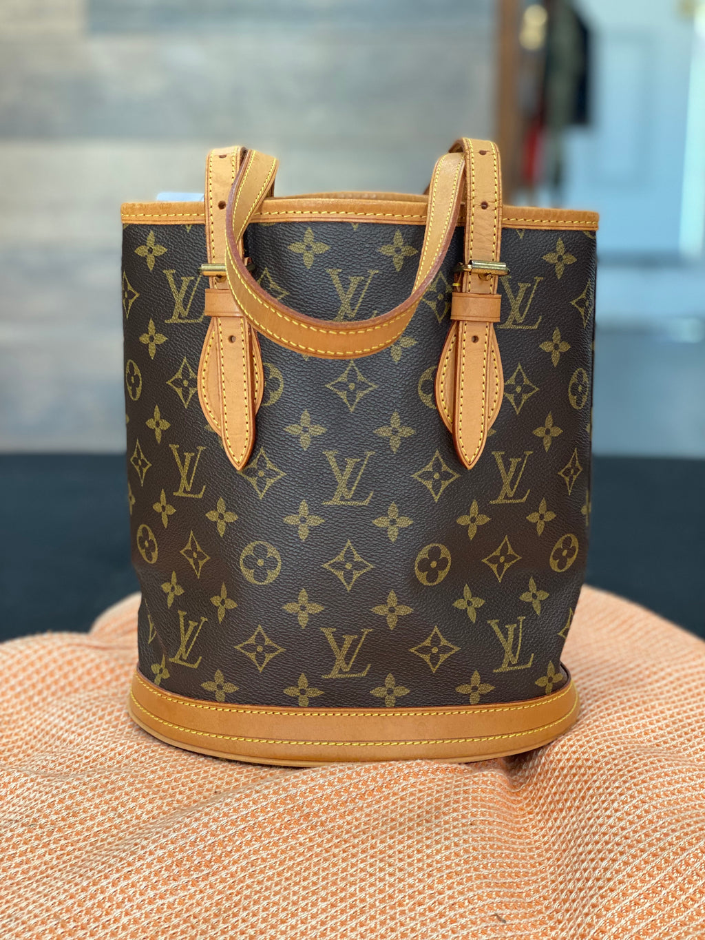 Louis Vuitton Monogram Canvas Petit Bucket Bag w/o Accessories
